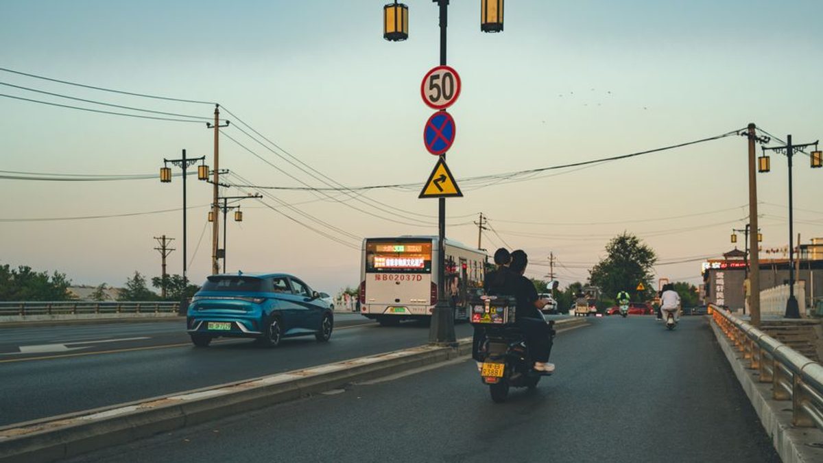 Copil de 13 ani, oprit de polițiști pe trotinetă în Constanța