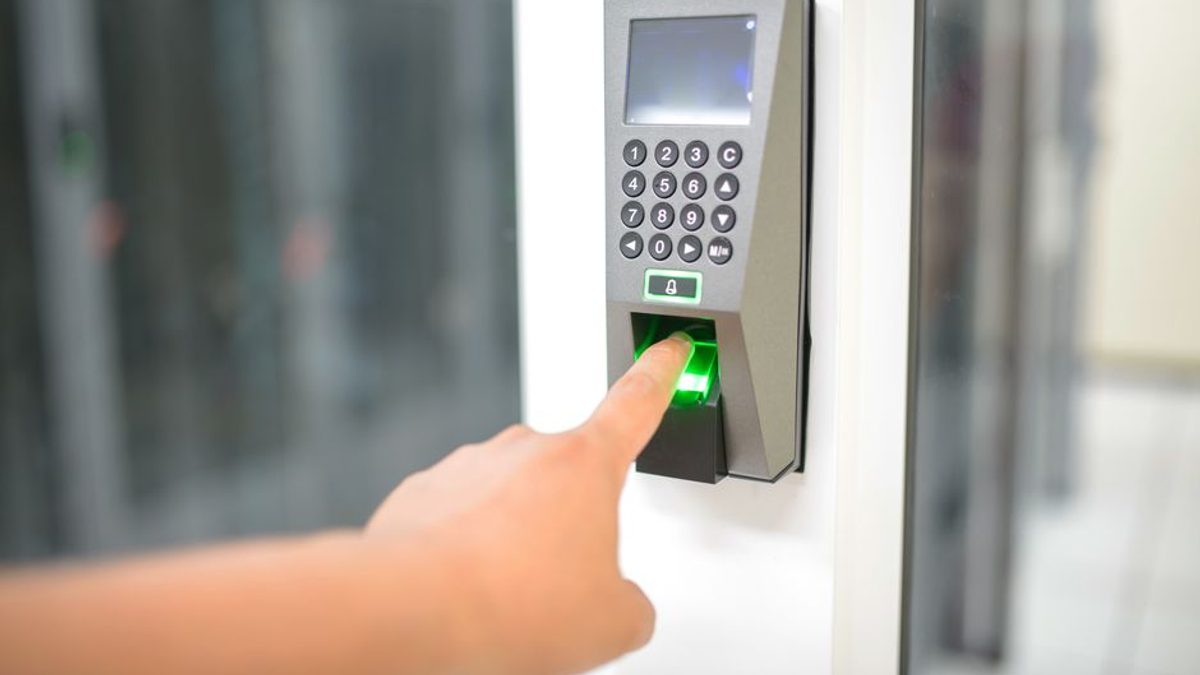 Firmă amendată cu 5.000 de euro pentru pontaj cu amprente