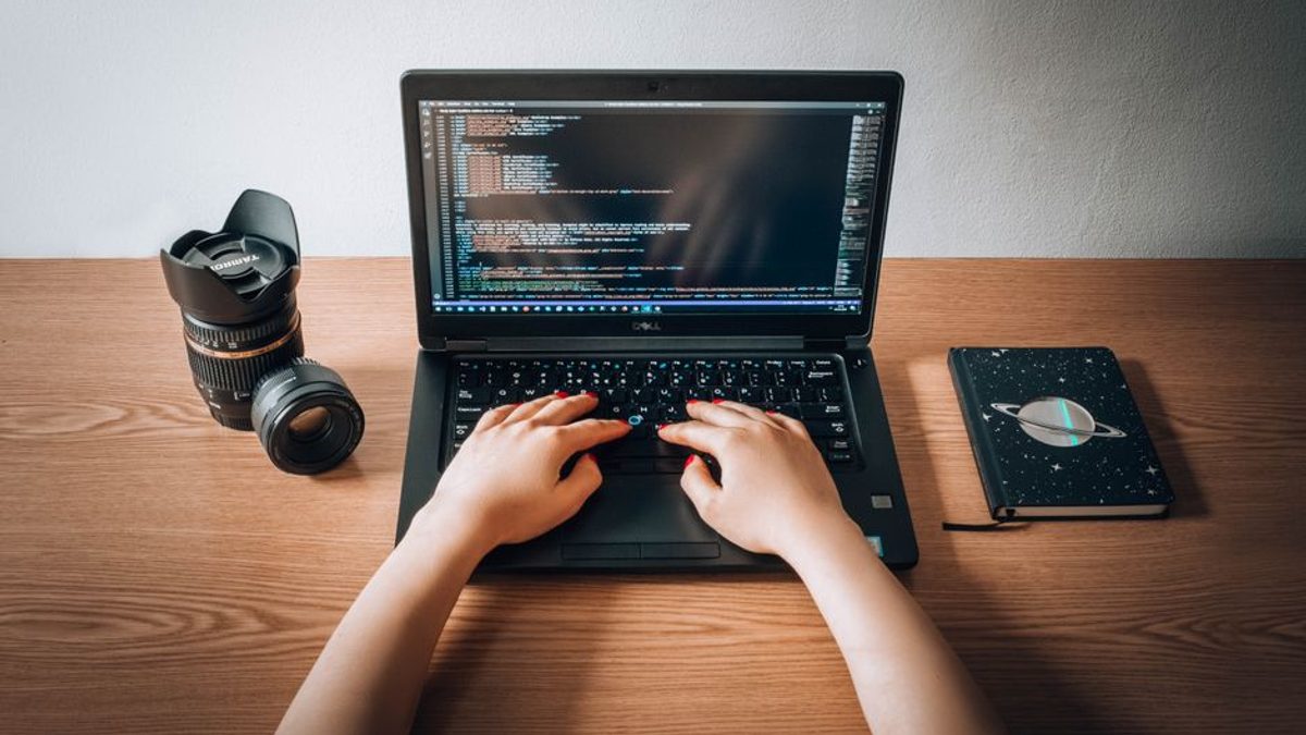 Antreprenor: codul de calitate nu se poate face fără programator