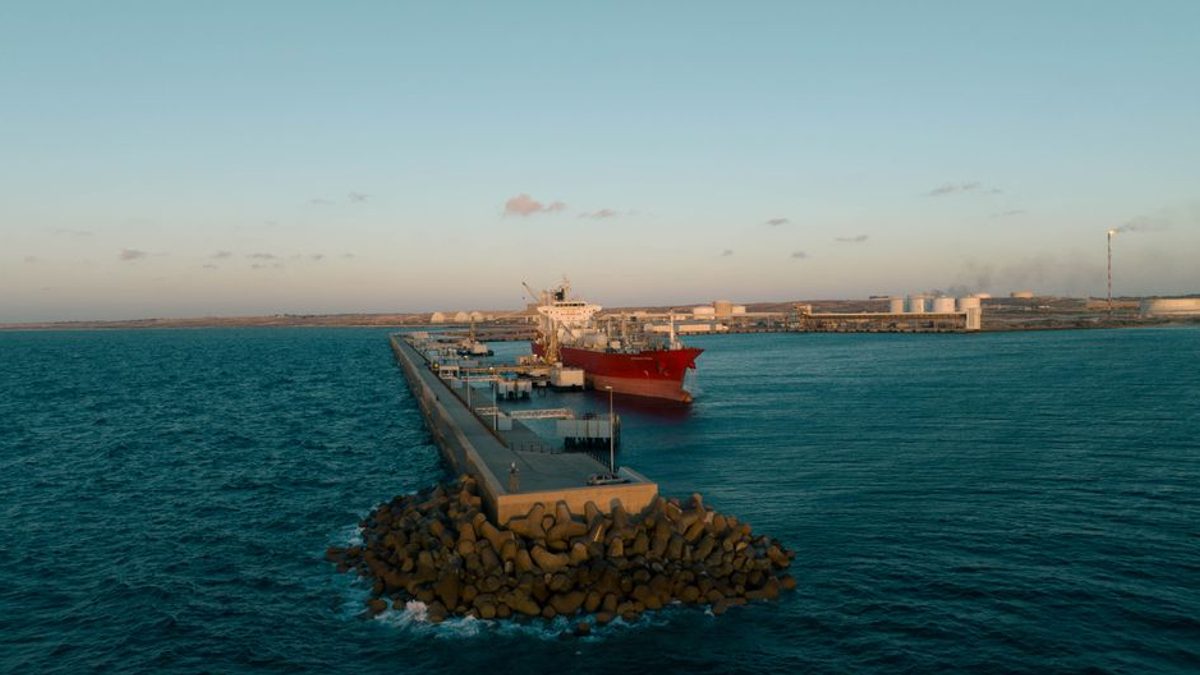 Grevă la Oil Terminal: salariații amenință cu oprirea activității