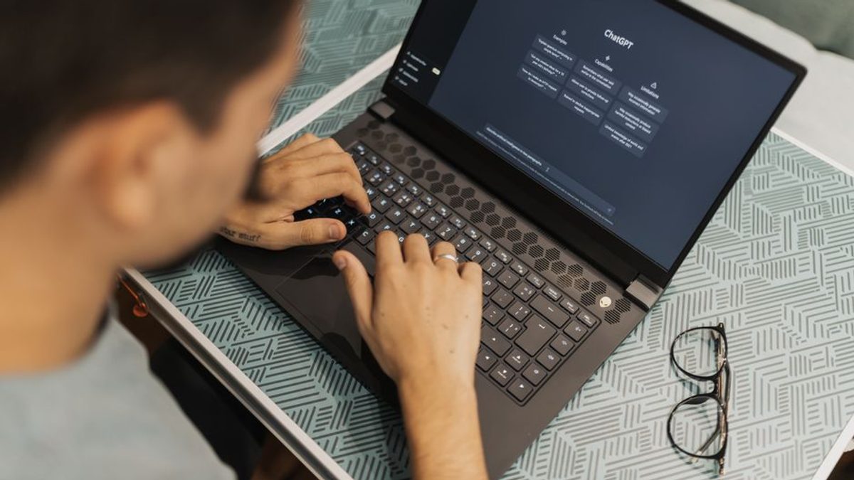 România, pe locul 46 în clasamentul vizitelor pe site-uri de AI