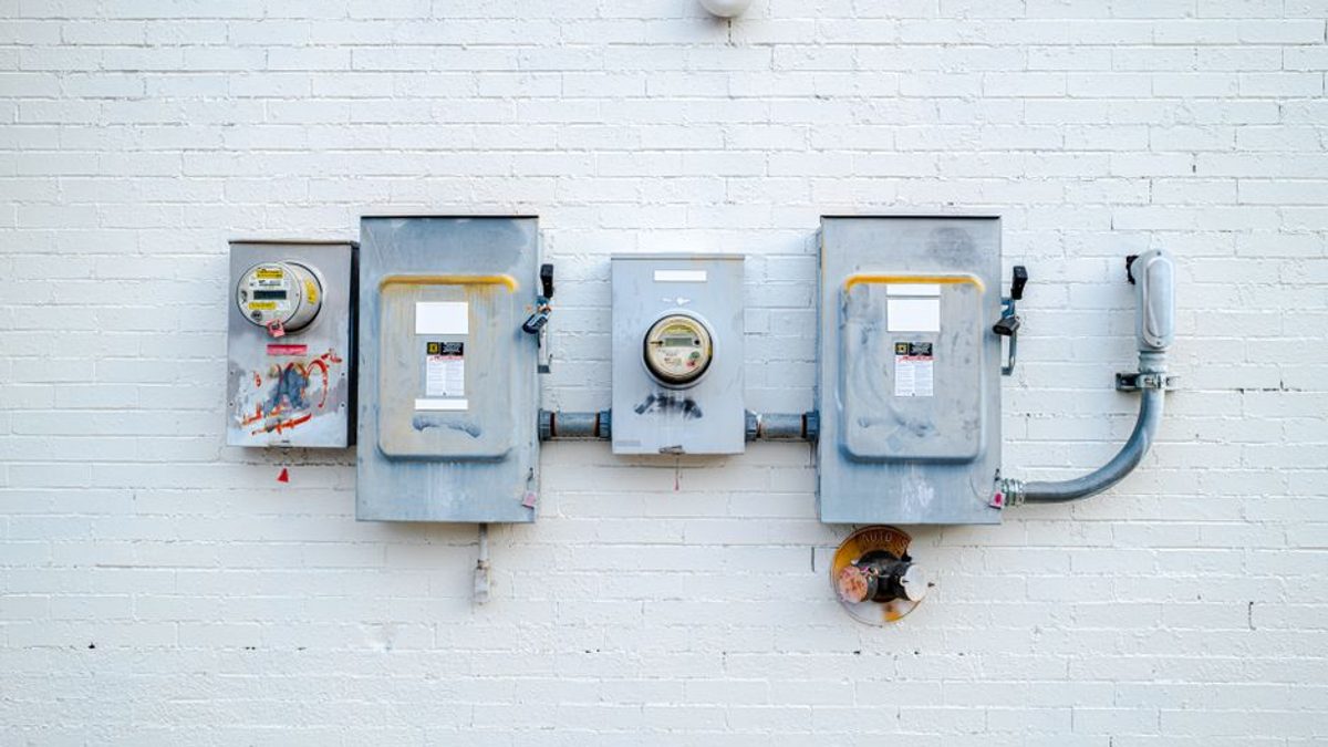 Furnizorii de energie extind ofertele cu preț fix pentru casnici