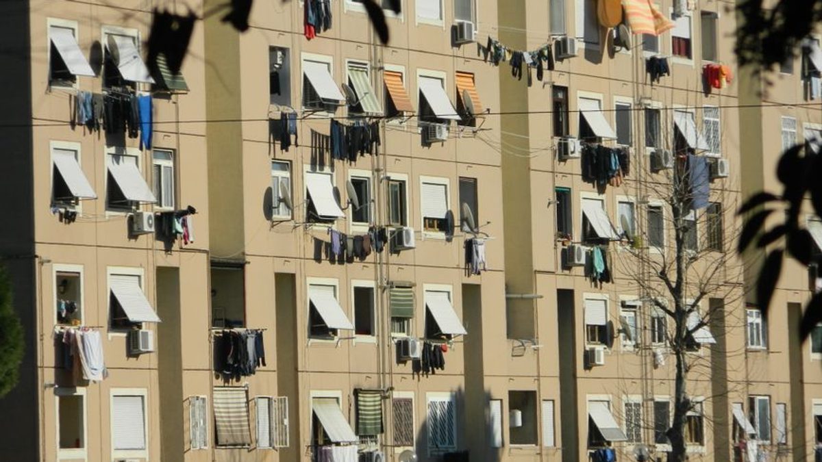 Proces la Constanța după o fereastră montată în uscătorul blocului